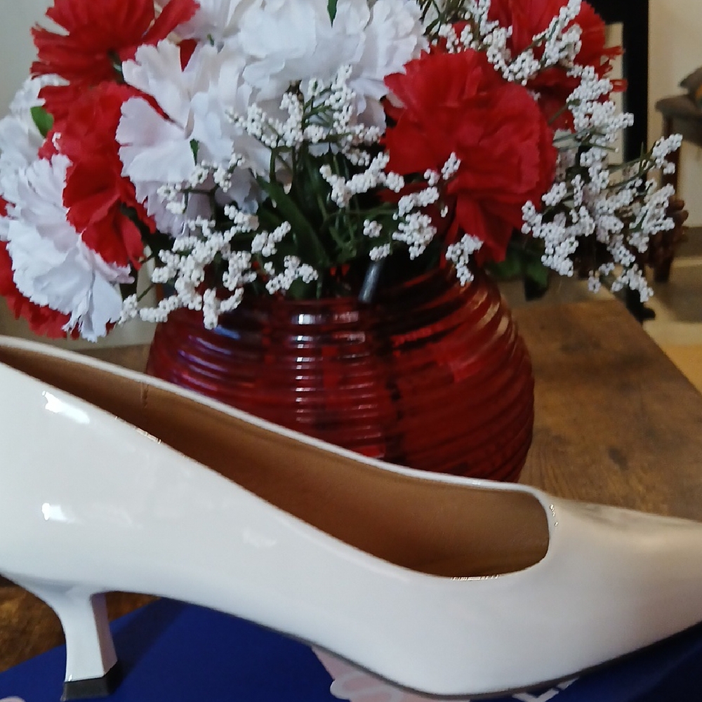 Elegant Cream Women's Shoes